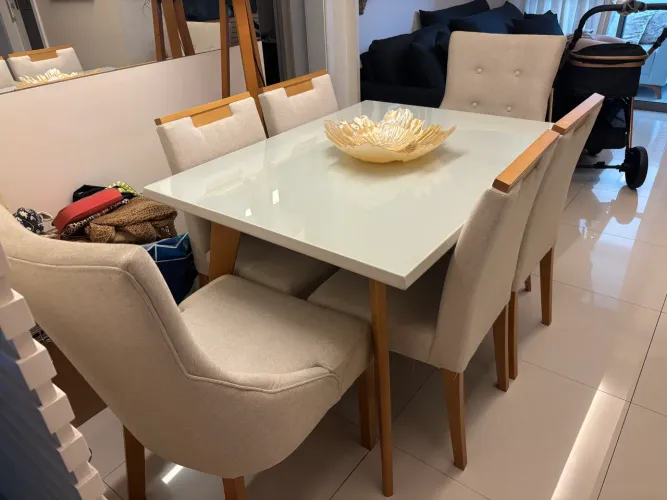Mesa de 6 lugares + 6 cadeiras + sofá