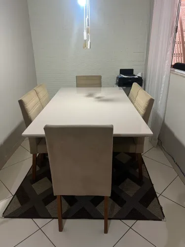 Mesa de jantar com 6 cadeiras