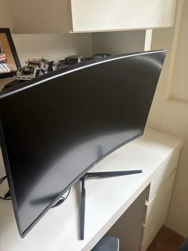 Monitor 32 pol 180hz