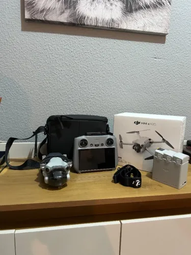 Drone DJI Mine 4 Pro Fly More Combo com câmera 4K cinza 3 baterias (Com Tela)