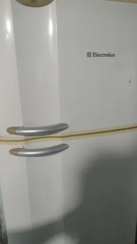 Geladeira Eletrolux vtg 220 semi nova.. só 700 reais