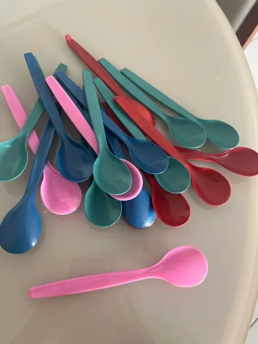 Colher de Plástico Resistente - Azul/Rosa/Vermelha/Verde