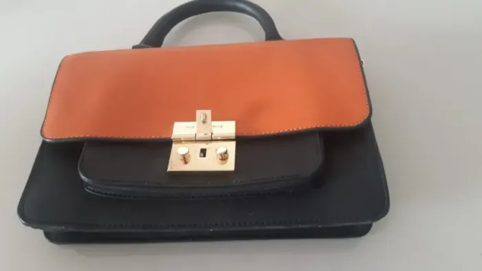 BOLSA FEMININA MACADAMIA - ESTILO MALTA ESTRUTURADA