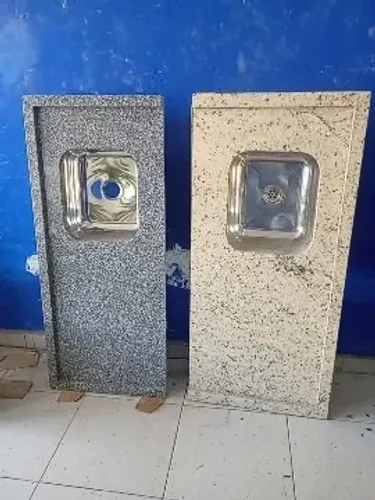 Pia/bancada para cozinha em granito medindo 1,30x50cm