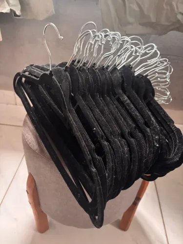 Conjunto de 50 cabides de veludo