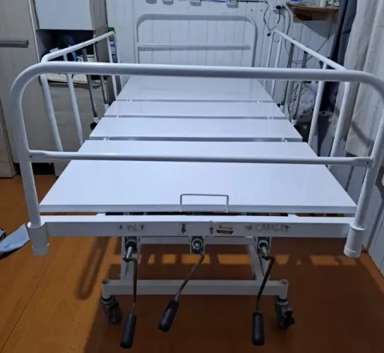 Cama hospitalar 3 manivelas, Semi nova