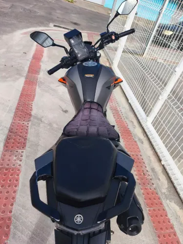 Vendo uma moto FZ 250 Yamaha ano 2025.