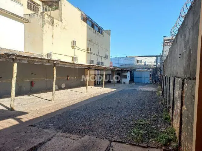 Terreno comercial disponível para locação no bairro Nossa Senhora Aparecida.