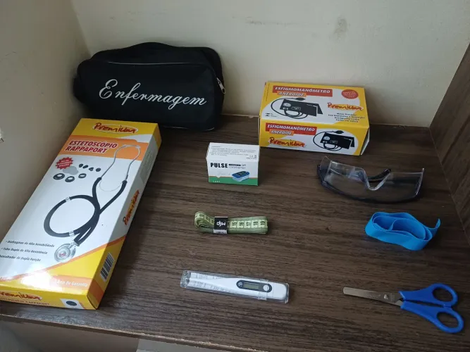 Kit de enfermagem (semi-novo)