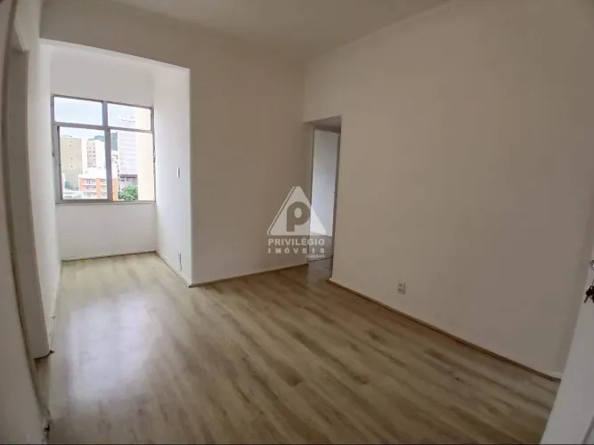 Botafogo! Cobertura! Apartamento, sala, varanda, 2 quartos, dependências, 58m²