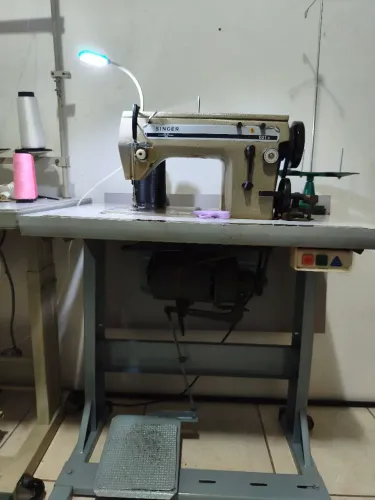 Máquina de Costura Reta Industrial