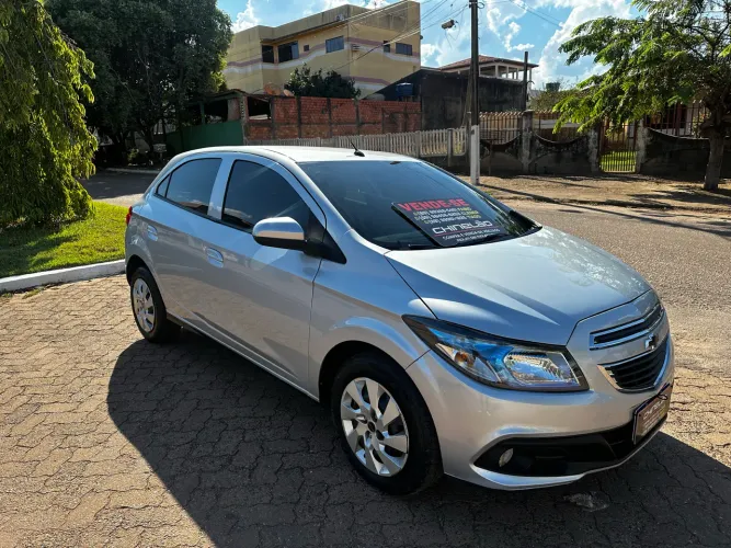 Chevrolet Onix Hatch LT 1.4 8V Flex Power Mec. 4P 2015
