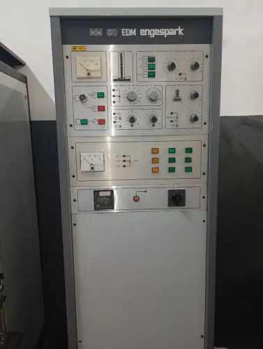 ELETROEROSÃO PAINEL ENGEMAQ EDM400 MM60