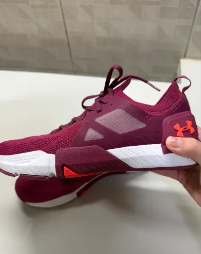 Tênis Under Armour Tribase Cross feminino na cor bordô num.36 - posso negociar preço