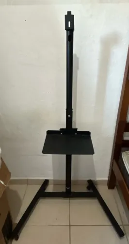Suporte de Tv com Rodinhas e bandeja excelente!