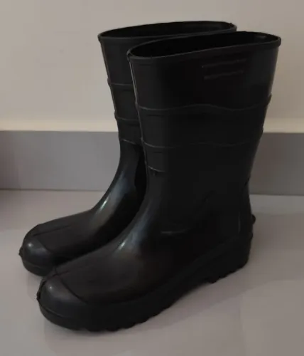 Bota de Borracha Preta Nº 38