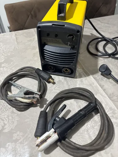máquina de solda inversora modelo ESAB LHN 220i Plus