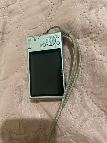 Câmera cybershot sem cartão de memória e sem carregador 