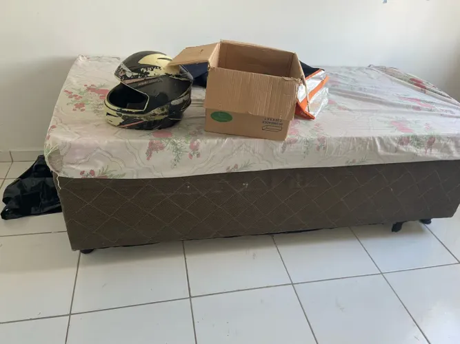 Cama de solteiro com colchão
