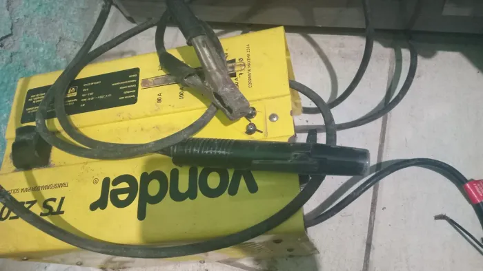 MAQUINA DE SOLDA ..180 reais.