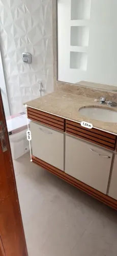Bancada de banheiro em granito + cuba + torneira + espelho