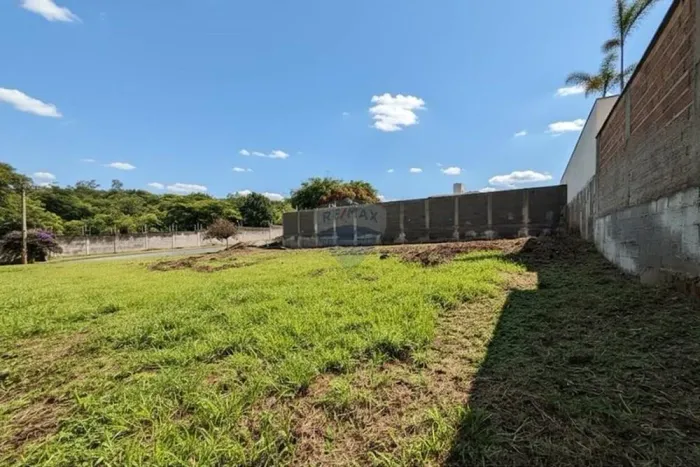 Terreno com 644 metros à Venda em Limeira - SP no Condomínio Florisa