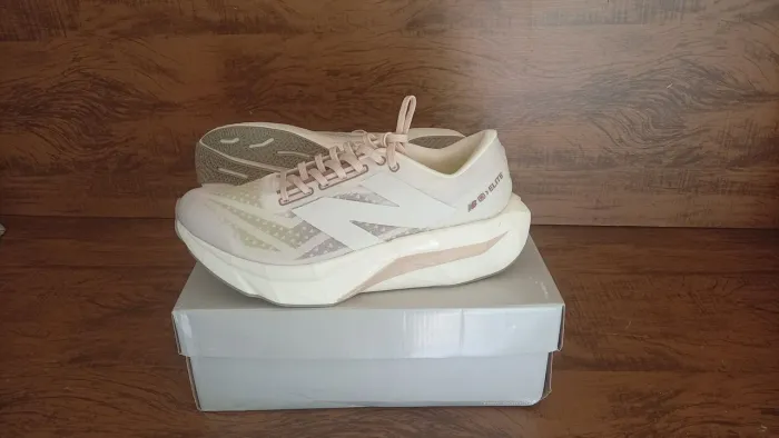NEW BALANCE FUELCELL SUPERCOMP ELITE V4  N° 40 IMP.1.1