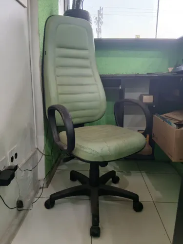 Cadeira escritório usada
