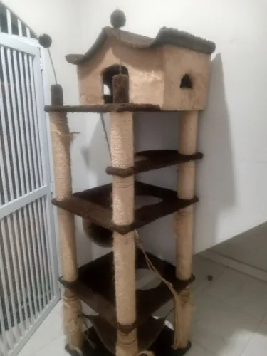 Casinha castelo para gatos são 2 e 2sofas de gatos
