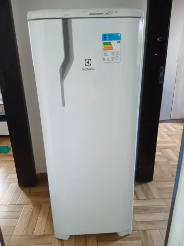 Geladeira electrolux 240l