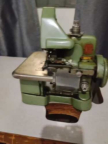 Máquina Overlock