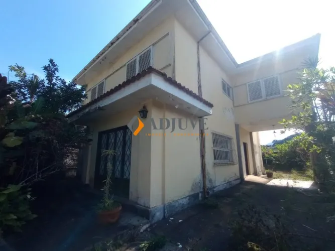 OPORTUNIDADE DE NEGÓCIO - CASA ESPAÇOSA E ENSOLARADA