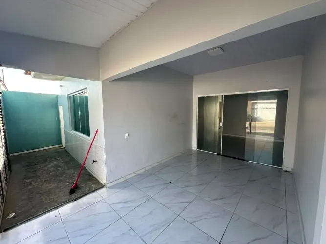 Casa de 3 Quartos no Parque Vitoria 2.200 Reais