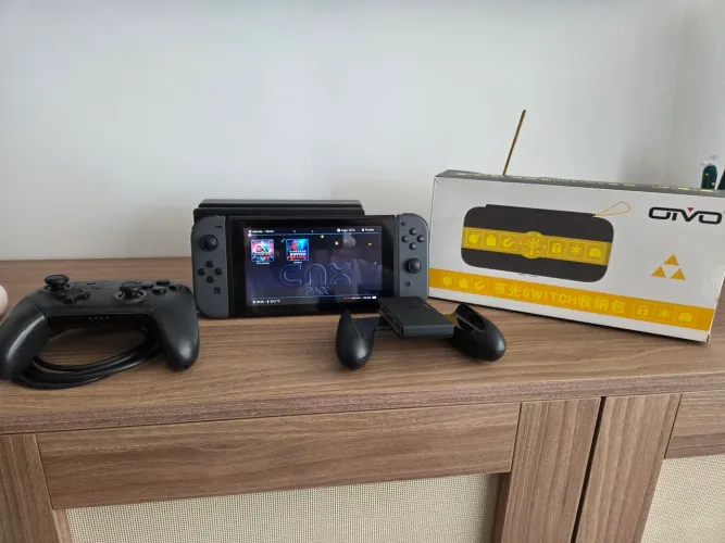 Nintendo Switch 1 (V2) desbloqueado - Cartão 128gb - Pro controller original - Case