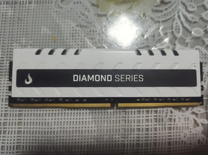 Memória RAM Rise Mode Diamond 16GB, 3200MHz, DDR4, CL19, Branco - RM-D4-16G-3200DW