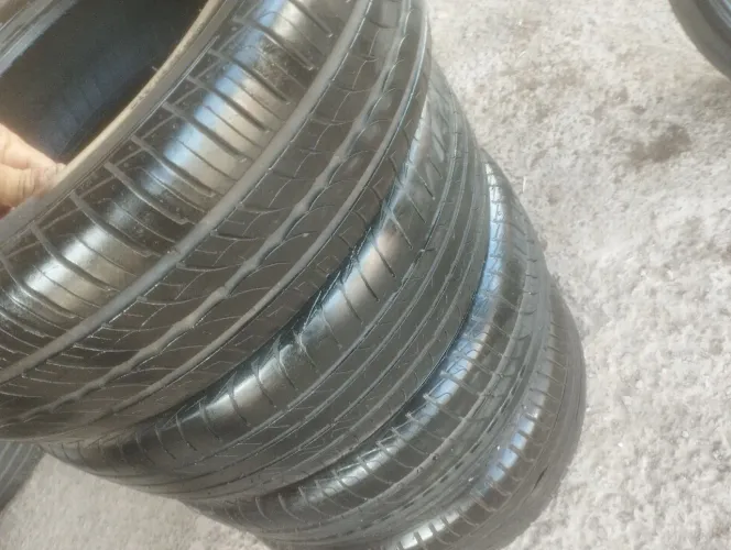 pneus moto e carro chama