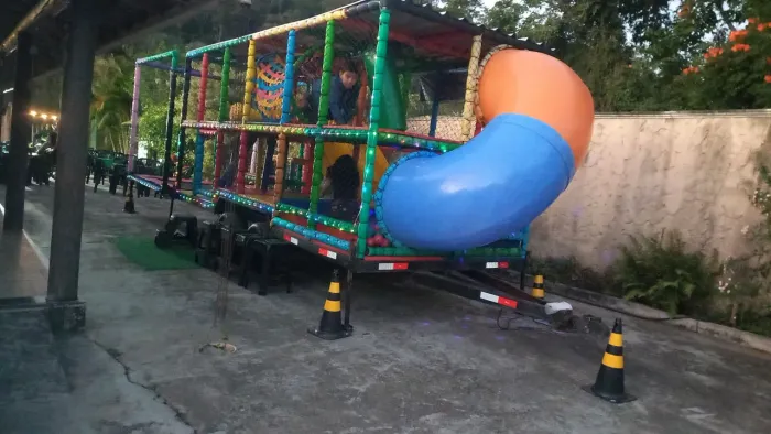 Carretinha playground kid play