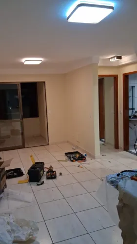 Apartamento 2 Quartos (1 Suíte), Vaga e Varanda no Centro - Tudo Incluso
