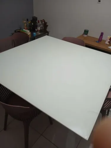 Mesa com cadeira 