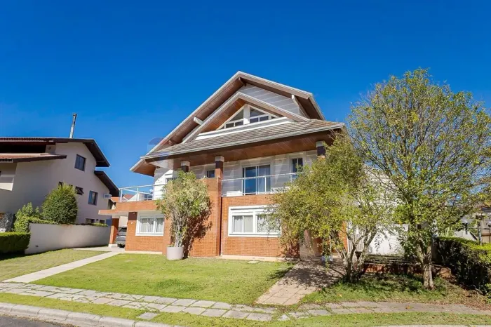 Casa de 450 m² em condomínio fechado, no bairro Santa Felicidade - Curitiba - PR