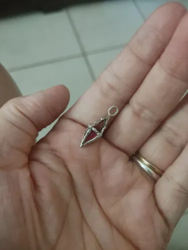 Pingente de prata com rubi