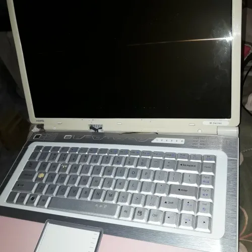 Notebook Gateway com defeit: não liga! ,para retirar peças