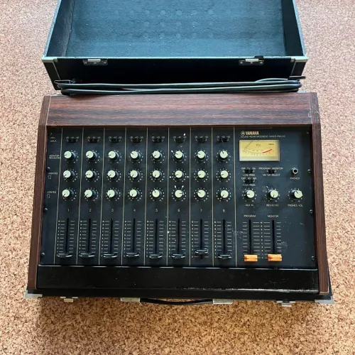 Yamaha PM-210 (mesa de som)