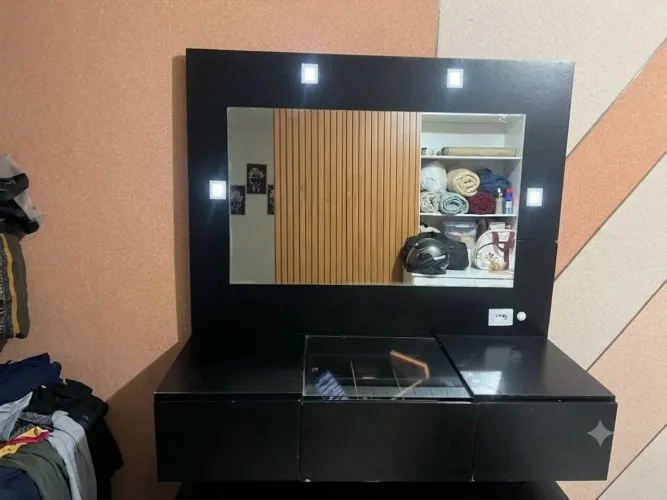 Penteadeira Camarim Suspensa LED 3 Gavetas Preto