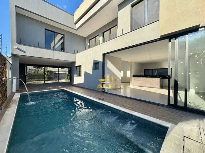 Casa Reformada com Piscina à Venda na Praia da Enseada Guarujá/SP | Alfa Imóveis Guarujá