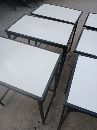 Vendo mesa e cadeiras escolar 50,00 o conjunto. 