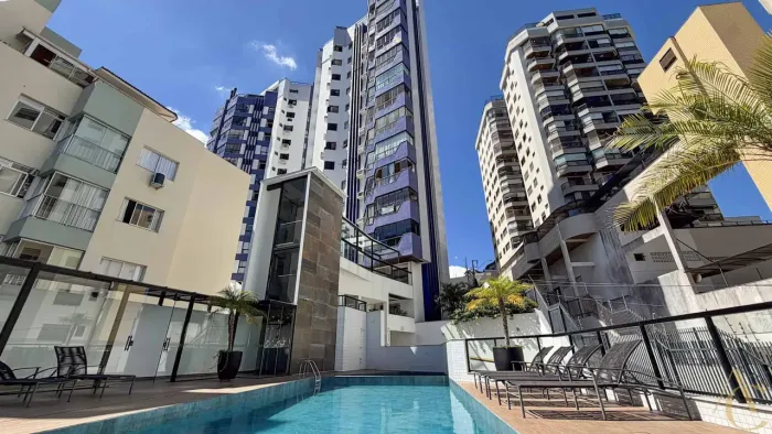 Apartamento para alugar - 4 quartos sendo 3 suítes - Agronômica | Florianópolis/SC.