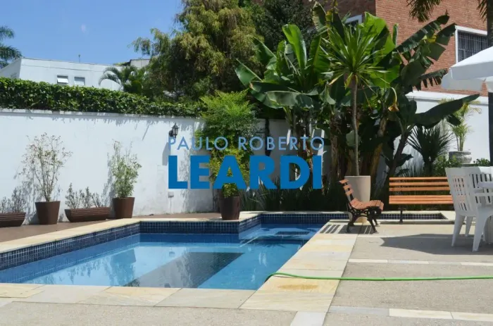 CASA ASSOBRADADA - VILA TRAMONTANO - SP
