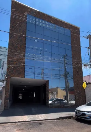 Vende-se sobrado comercial/residencial com 690m2 no bairro Cidade Alta em Cuiabá MT
