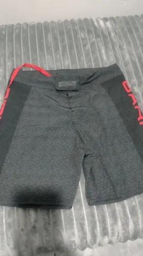 Vendo short de treino tamanho 40 Gracie barra ,nunca usado